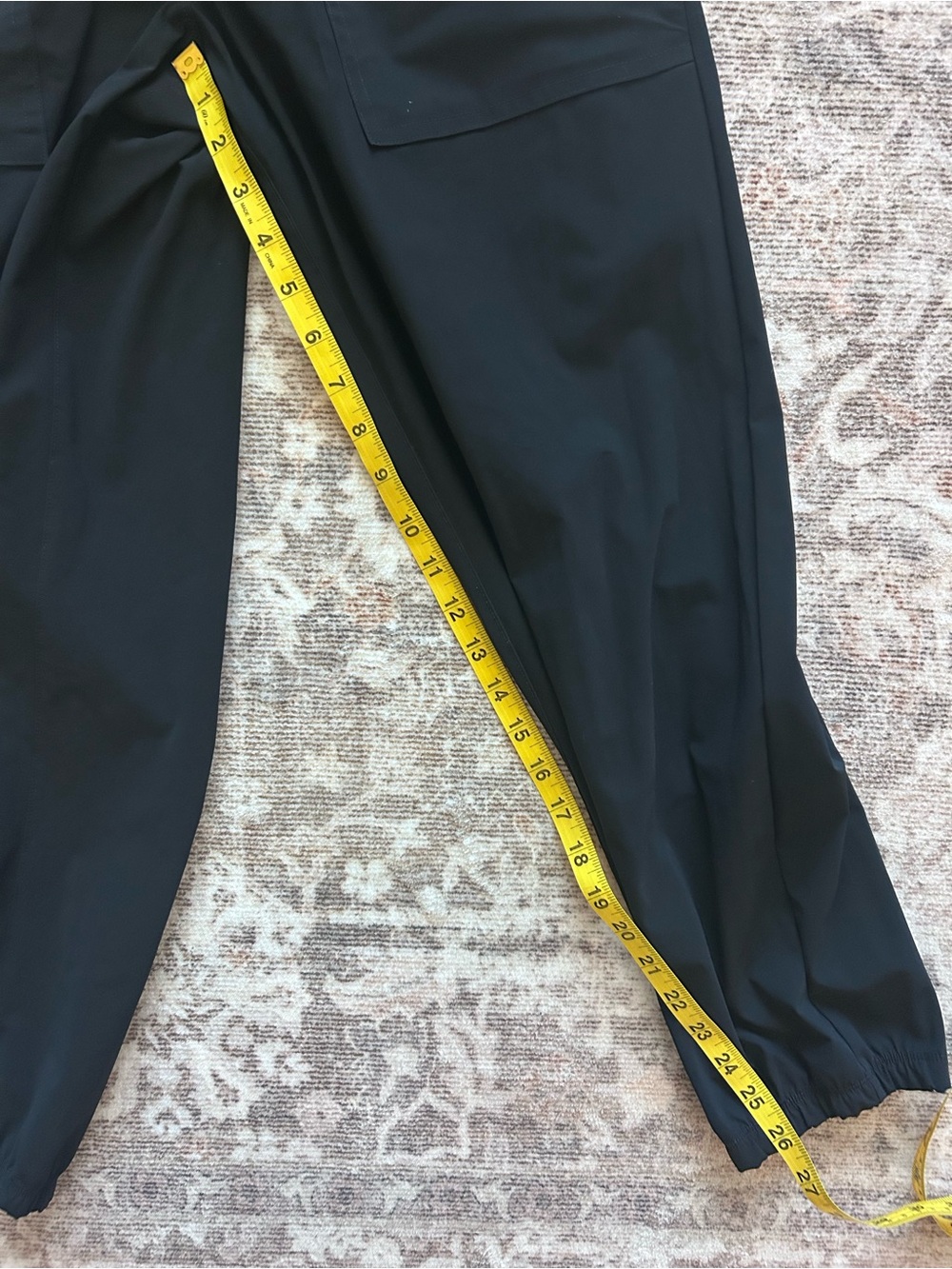 TWO PAIRS Vuori Women's Miles Jogger in Black - Picture 9 of 10